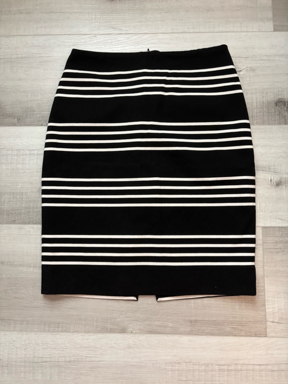 White House Black Market Skirt Size 8 Black White Stripe Pencil Knee Length